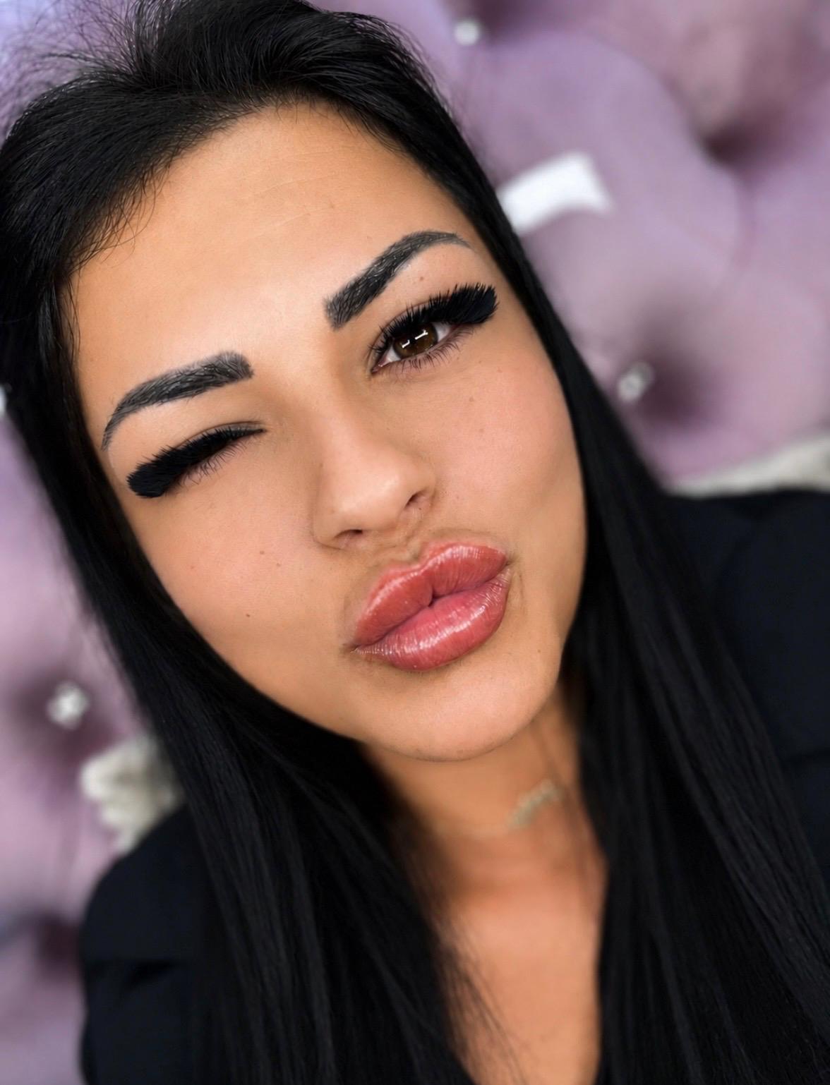 Lami effect — extensii de gene cu efect lifting, Cecilia Călugăr Lash Academy