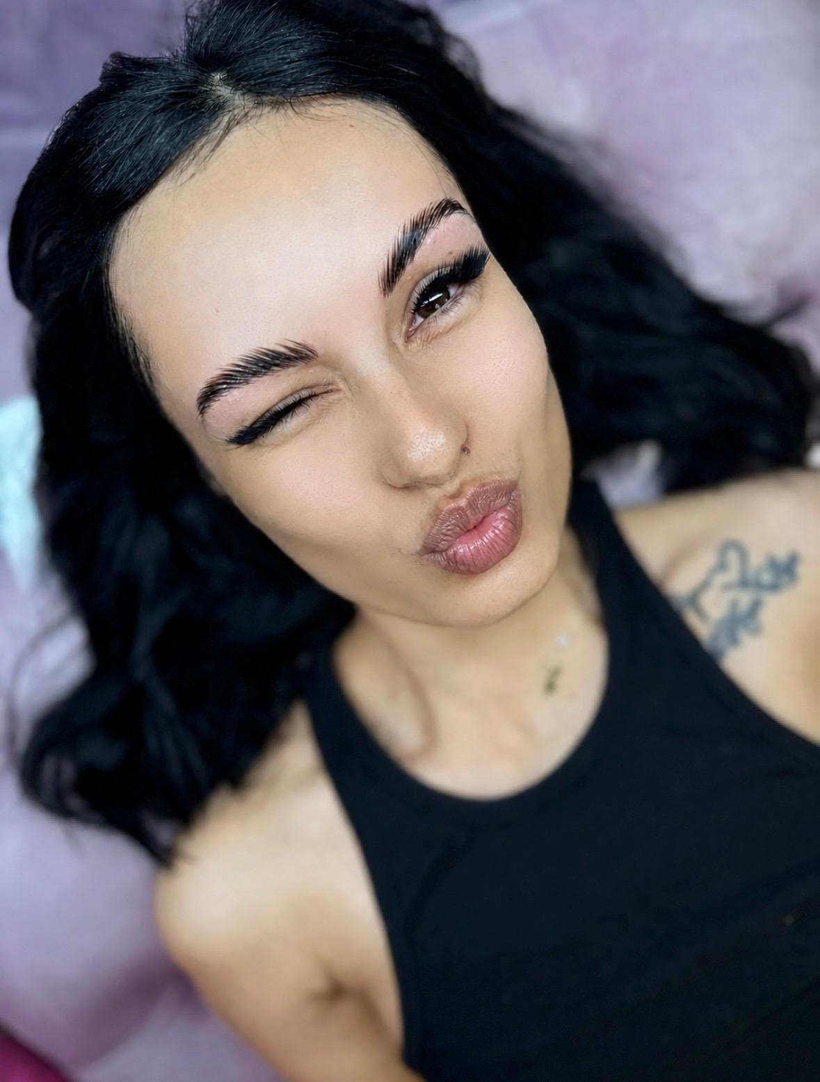 Eyeliner effect — extensii de gene cu accent intens, Academia Cecilia Călugăr